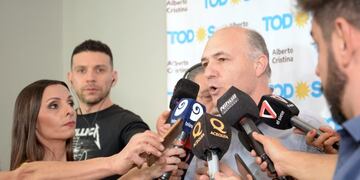Guillermo Carmona dialogó con la prensa. Foto: prensa Frente de Todos.