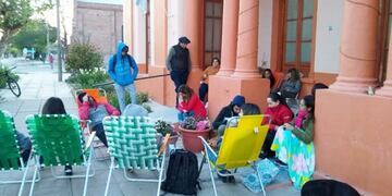 Vecinos de Rancul acampando frente al municipio (Infotec)