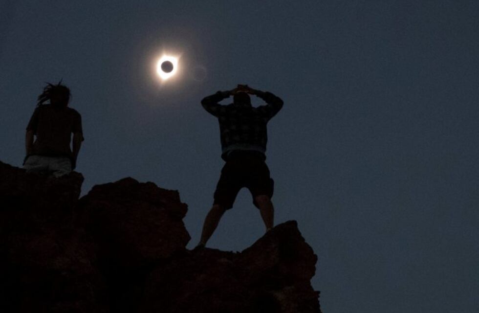 Eclipse en San Juan: todo lo que tenés que saber de seguridad, transporte y estaciones de servicios