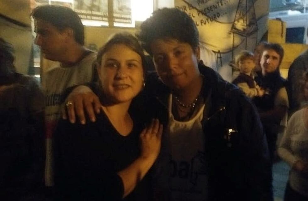 Comerio participó del abrazo simbólico a Suteba y prometió llevar el debate al Senado