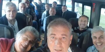Los campeones del '78 y el '86, juntos, rumbo al estadio a alentar a la Selección\u002E
