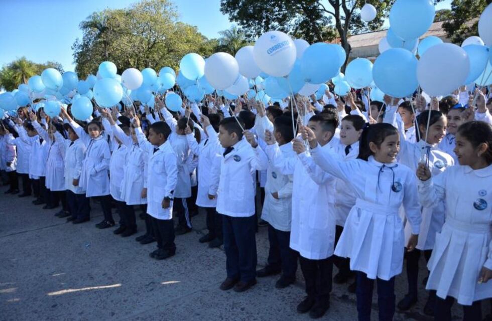 El Vicegobernador de Corrientes tomó promesa de Lealtad a la Bandera a más de tres mil alumnos