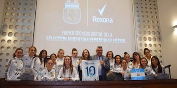 Despedida de la Selección Femenina de Fútbol hacia España\u002E (AFA)