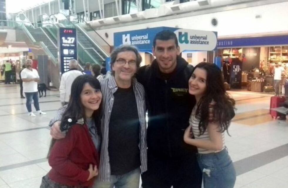 Con caricatura incluida, el duro descargo del papá de Guzmán contra Sampaoli