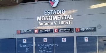 Pintadas en el Monumental contra River en la previa a la serie copera frente a Boca\u002E