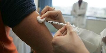 Extienden una semana más el calendario de vacunación para jubilados\u002E