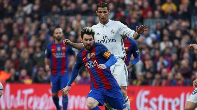 Football Soccer - Barcelona v Real Madrid - Spanish La Liga Santander- Nou Camp Stadium, Barcelona, Spain - 3/12/16. Real Madrid's Cristiano Ronaldo and Barcelona's Lionel Messi in action during the