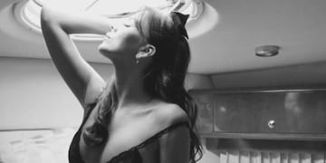 Karina Jelinek saludó a sus seguidores en topless y mostró de más\u002E