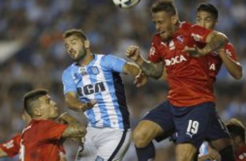 En el primer clásico del año Racing goleó a Independiente en Salta