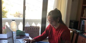 Mikaela Ormeño tiene 20 años, ingresó a la Universidad de Buenos Aires pero con la cuarentena volvió a Caleta Olivia\u002E