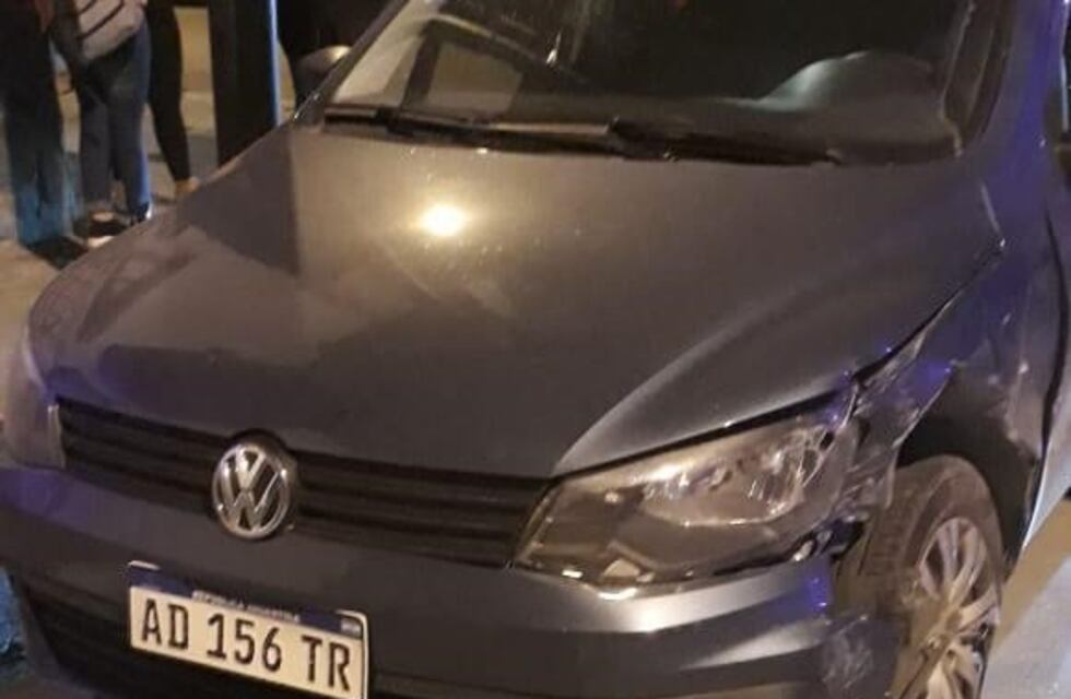 Choque entre dos autos en la madrugada del jueves