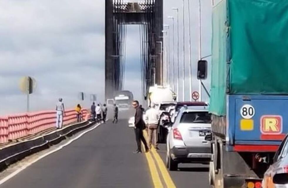 El incendio de un cable provocó un caos en el puente Belgrano