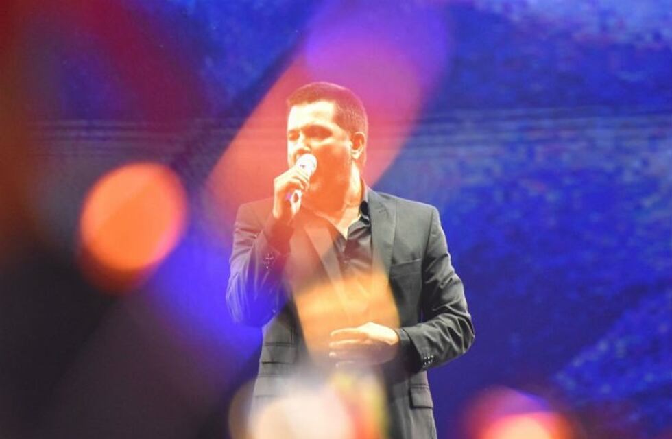 Jorge Rojas esquivó el agua y animó la décima noche de Jesús María