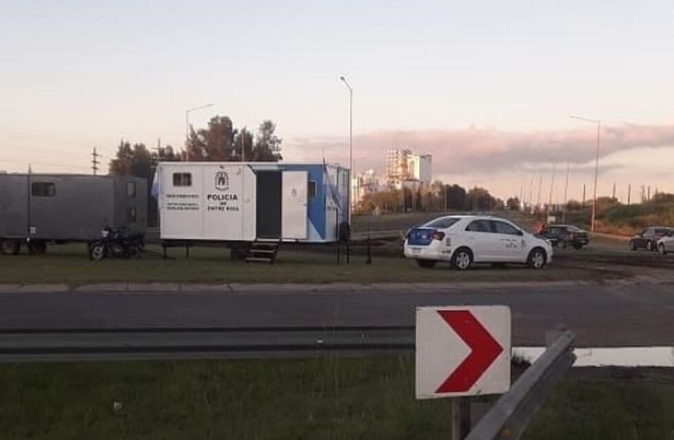 Las fuerzas de seguridad patrullan las calles de Gualeguaychú con altoparlantes
