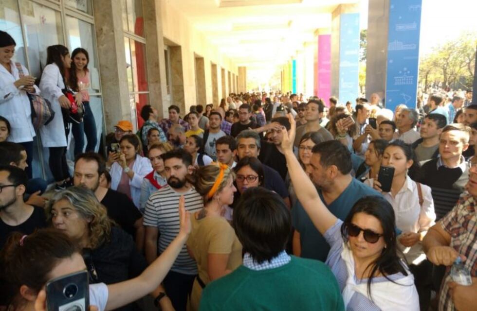 Toma del Pabellón Argentina: sigue la medida y se disolvió la mesa de diálogo