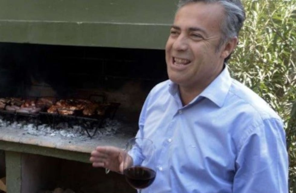 Los argumentos de Cornejo: "El vino es preventivo del cáncer"