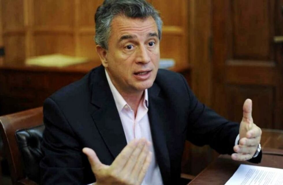 Luis Etchevehere denuncia que funcionarios nacionales durmieron en la toma de su campo