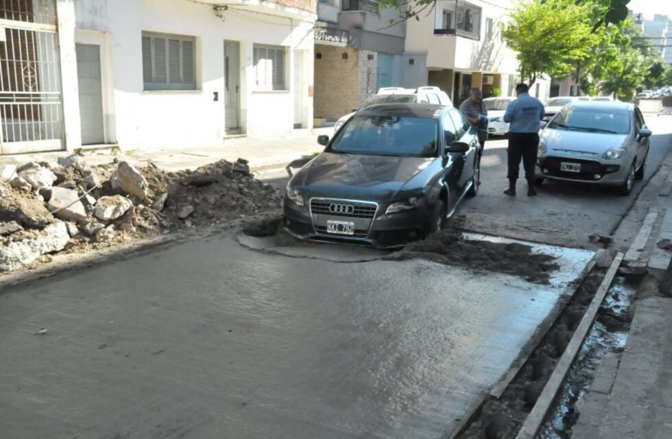 Automovilista terminó en el cemento por no respetar las normas de tránsito