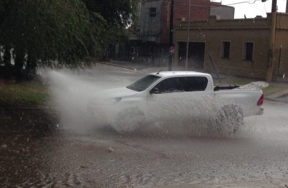 Sin consecuencias graves, lluvia y granizo en Río Cuarto