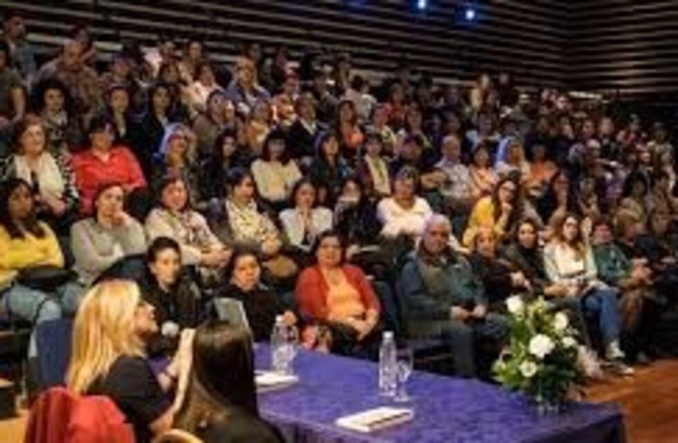 Se presenta la obra Relatos en el Bar, que conjuga existencia, humor y ficción