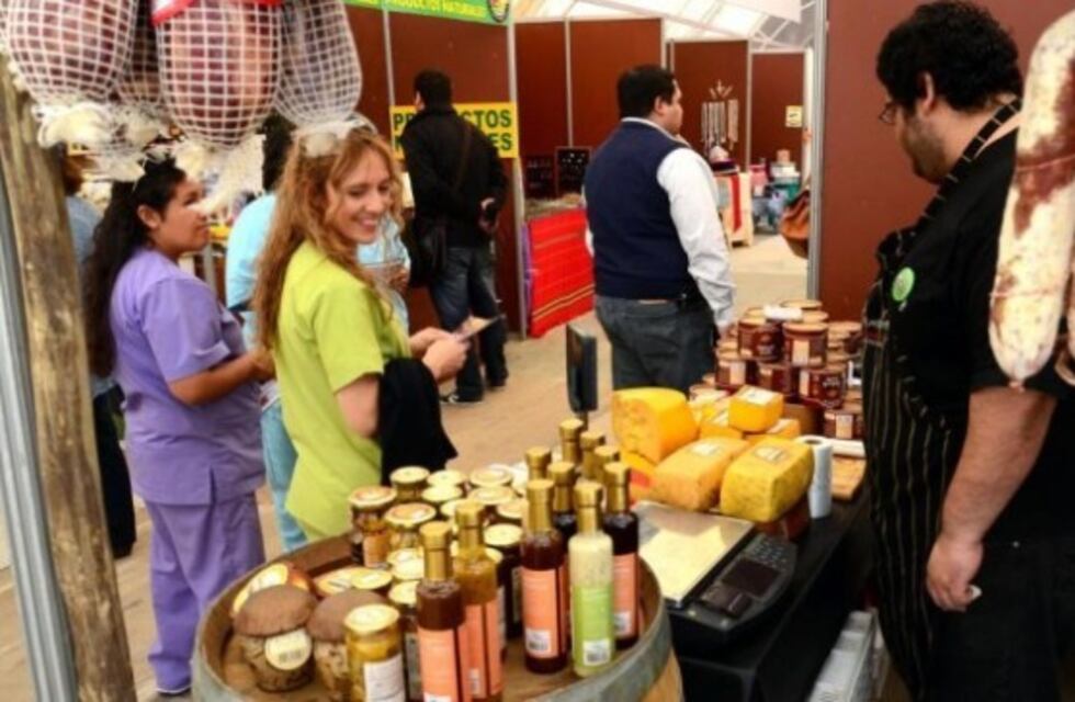 Habrá servicio gratuito de colectivos para la Expo Idevi