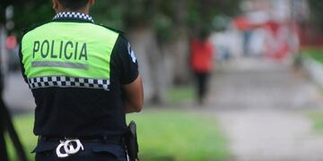 La policía pudo convencer al sujeto de que no se quite la vida y se entregue a la Justicia\u002E
