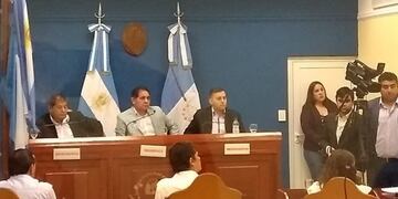 El concejal Di Martino a pesar de haber terminado su mandato se sentó a presidir la sesión