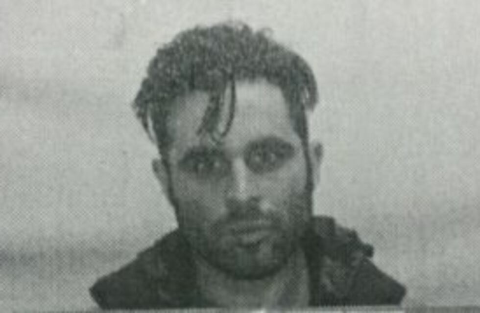 Buscan a un hombre que le partió una botella en la cabeza a su pareja