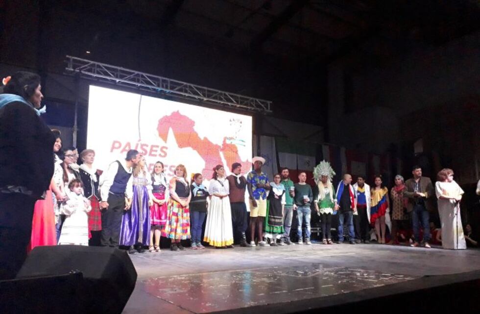 Gran concurrencia y espectacular cierre de la XVI Fiesta de las Colectividades