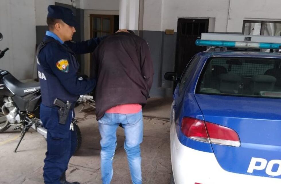 Discutió con un señor, le rompió el auto y quedó detenido