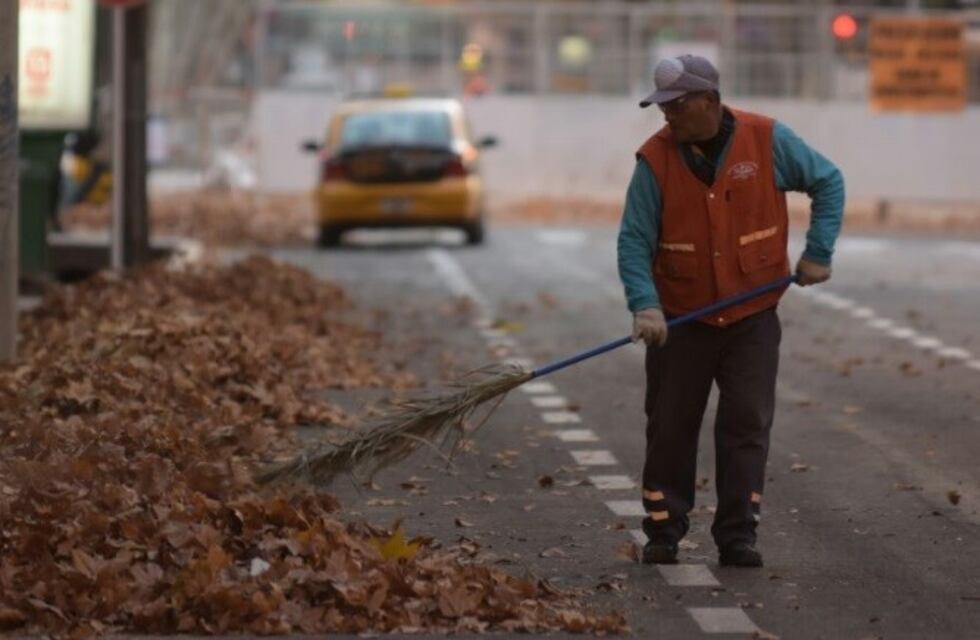 El Zonda llegó a la ciudad por la noche y ahora pronostican frío