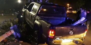 Un menor chocó contra un árbol