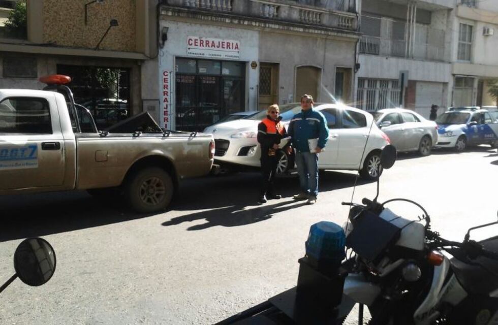 Detuvieron a un conductor drogado que atropelló a un policía tras evadir un control