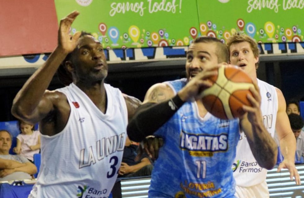 Regatas atropelló en el último cuarto y se quedó con el partido