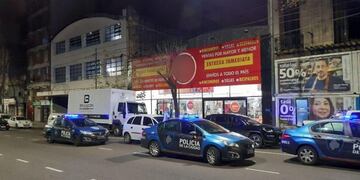 Desbarataron una fiesta electrónica en una mueblería y detuvieron a dos dealers en Balvanera (Foto: Policía de la Ciudad)