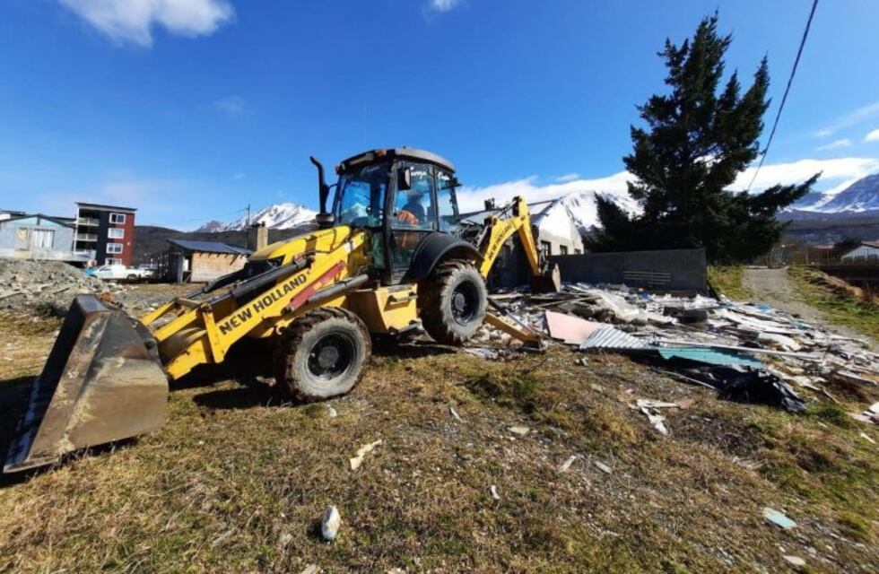 Ushuaia: la municipalidad realiza trabajos de retiro de escombros y basura