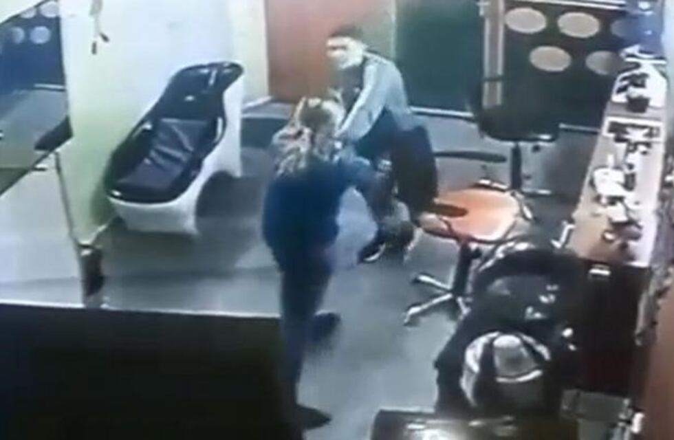 Una peluquera redujo a un delincuente armado en Córdoba