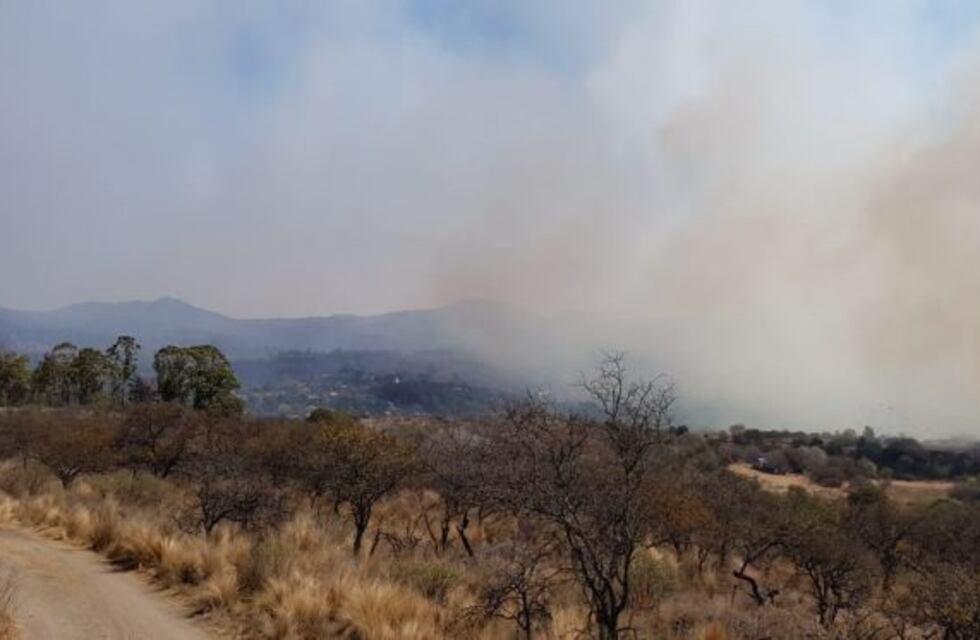 Incendios: el fuego castiga en Alpa Corral y Las Albahacas