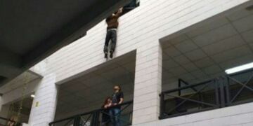 Un joven quiso quitarse la vida en una escuela\u002E Imagen Ilustrativa\u002E