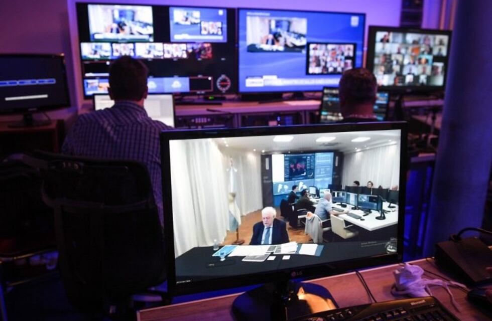 González García dijo que el 26 de abril se empieza a "abrir la actividad social y económica", si la demanda sigue bajo control