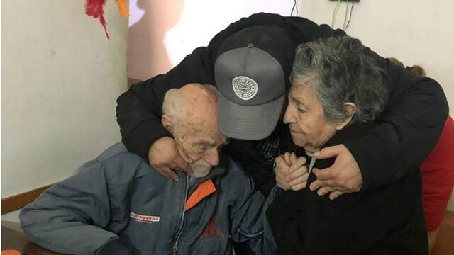 Juan Pablo Rodríguez, de la Fundación Un Tatuaje por una Sonrisa, visitó a los abuelos rosarinos que fueron abandonados\u002E