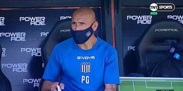 El Cholo Guiñazú en el banco de Talleres-Huracán\u002E