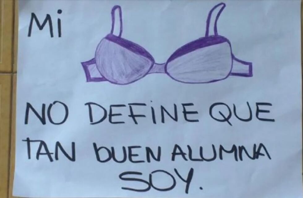 Sancionaron a una alumna por ir a la escuela sin corpiño
