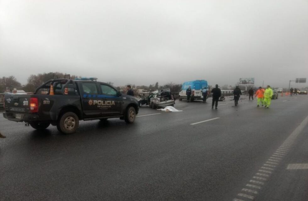 Vuelco fatal en Circunvalación: un hombre y una mujer salieron despedidos del vehículo