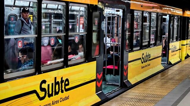 Subte en Año Nuevo\u002E (AFP)