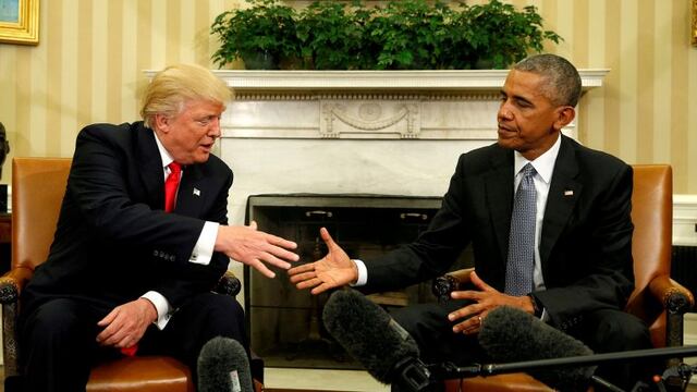 FILE PHOTO -  U.S. President Barack Obama meets with President-elect Donald Trump in the Oval Office of the White House in Washington November 10, 2016. REUTERS/Kevin Lamarque/File Photo   TPX IMAGES OF THE DAY