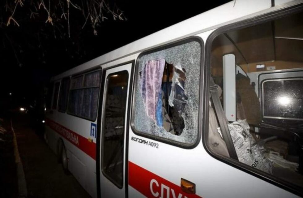 Coronavirus: atacaron a piedrazos en Ucrania al micro que trasladaba a argentinos