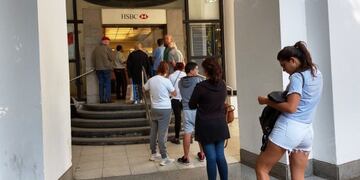 bancos calles cafés paradas de micro del centro de Mendoza\u002E Foto: Mendoza Post\u002E