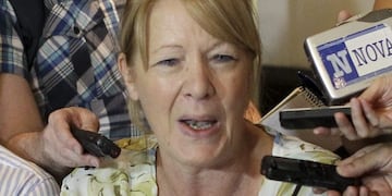 BAS05\u002E BUENOS AIRES (ARGENTINA), 1/6/2017\u002E- Fotografía de archivo del 27 de enero de 2015, de la diputada de Generación para un Encuentro Nacional (GEN) Margarita Stolbizer mientras participa en una rueda de prensa en Buenos Aires (Argentina)\u002E Stolbizer fue asaltada esta madrugada del, 1 de junio de 2017, junto a su familia en su casa de Castelar (provincia de Buenos Aires) por unos delincuentes que previamente habían secuestrado a uno de sus hijos cuando iba en su vehículo, informó la propia legisladora\u002E EFE/David Fernández / Archivo\r\n ciudad de buenos aires margarita stolbizer asalto en la casa de diputada del gen frente renovador conferencia de prensa