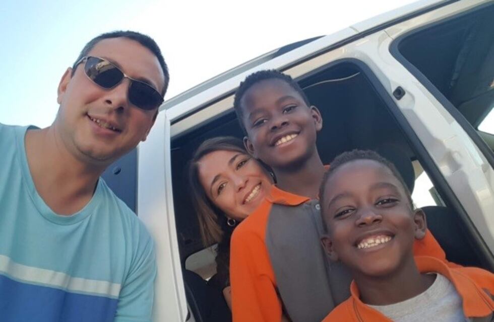 Padres adoptivos de niños africanos: "Fue lo mejor que nos pasó en la vida"